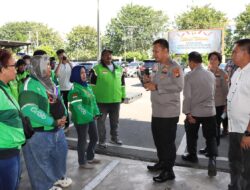Aksi Sosial Kapolres Bekasi Kota, Warga hingga Ojol Terima Sembako Gratis