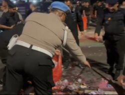 *Usai Kawal Aksi Penyampaian Pendapat, Wakapolda Metro Jaya Pimpin Personel Bersihkan Kawasan Thamrin*