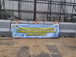 Polda Metro Jaya Kedepankan Pelayanan Humanis Saat Kawal Aksi KNARA di DPR Dengan Spanduk Simpatik
