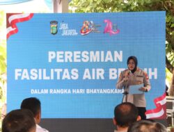 Polwan Polda Metro Jaya Hadir Bantu Warga Bojongsari Lewat Air Bersih dan Sembako