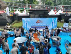 Dapur Jaga Jakarta Meriah, Bobon Santoso Sajikan Tongseng untuk Warga CFD*