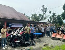 Usai Bantu Petani Aceh Jaya, Hendri Muliana Salurkan Hand Traktor untuk Warga Korban Konflik Nagan Raya