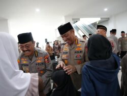 *Revitalisasi Masjid Panggilan Sujud, Wakapolri Berbagi Kebahagiaan Bersama Anak-Anak Yatim
