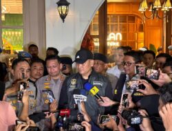 *Polisi Temukan Brankas Berisi Valas Saat Geledah Kafe di Cipete*