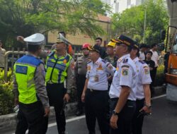 *JPO Tendean Ditabrak Truk Alat Berat, Polisi Alihkan Arus Lalu Lintas*
