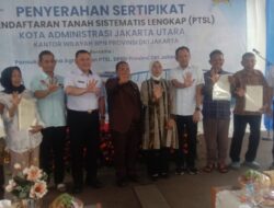 Penyerahan Sertifikat Pendaftaran Tanah Sistematis Lengkap (PTSL) Kota Administrasi Jakarta Utara