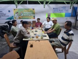 Bhabinkamtibmas Muara Angke Sambangi Sekretariat RW 22, Perkuat Sinergi dan Sampaikan Imbauan Kamtibmas kepada Warga