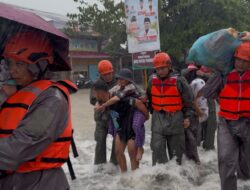 *Polri Gerak Cepat Evakuasi Warga Terdampak Banjir di Padang