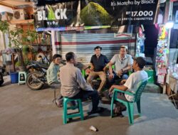 JJOS Jaga Kamtibmas di Muara Angke, Bhabinkamtibmas Sambangi Warga yang Laksanakan Siskamling