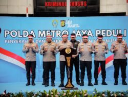 *Polda Metro Jaya Kirim 12 Truk Bantuan Kemanusiaan untuk Masyarakat Terdampak Gempa NTT*