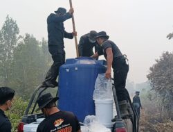 *Polda Kalteng Optimalkan Serbuk Tepung Singkong “Hertindo AF31”, Untuk Padamkan Bara di Lahan Gambut*