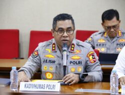*Polri Lakukan Langkah Awal Mitigasi Dampak Abu Vulkanik Anak Krakatau, Masyarakat Diimbau Tetap Tenang*