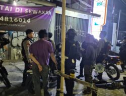 *Brimob Polda Metro Jaya Bubarkan Tawuran di Cakung, Dua Bilah Sajam Diamankan*