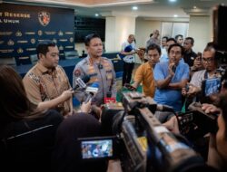*Polda Metro Jaya Gelar Doa Bersama untuk Jurnalis dan Awak Kapal yang Hilang di Selat Sunda*