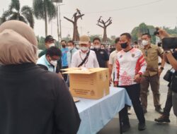 Gubernur Turun Langsung, Wartawan Tak Sekadar Meliput Warga Hadapi Kabut Asap